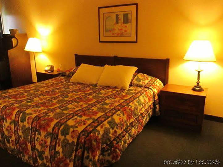 Red Carpet Inn Fanta Suites Hotel Greenwood Dış mekan fotoğraf