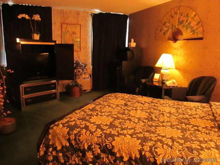 Red Carpet Inn Fanta Suites Hotel Greenwood Dış mekan fotoğraf