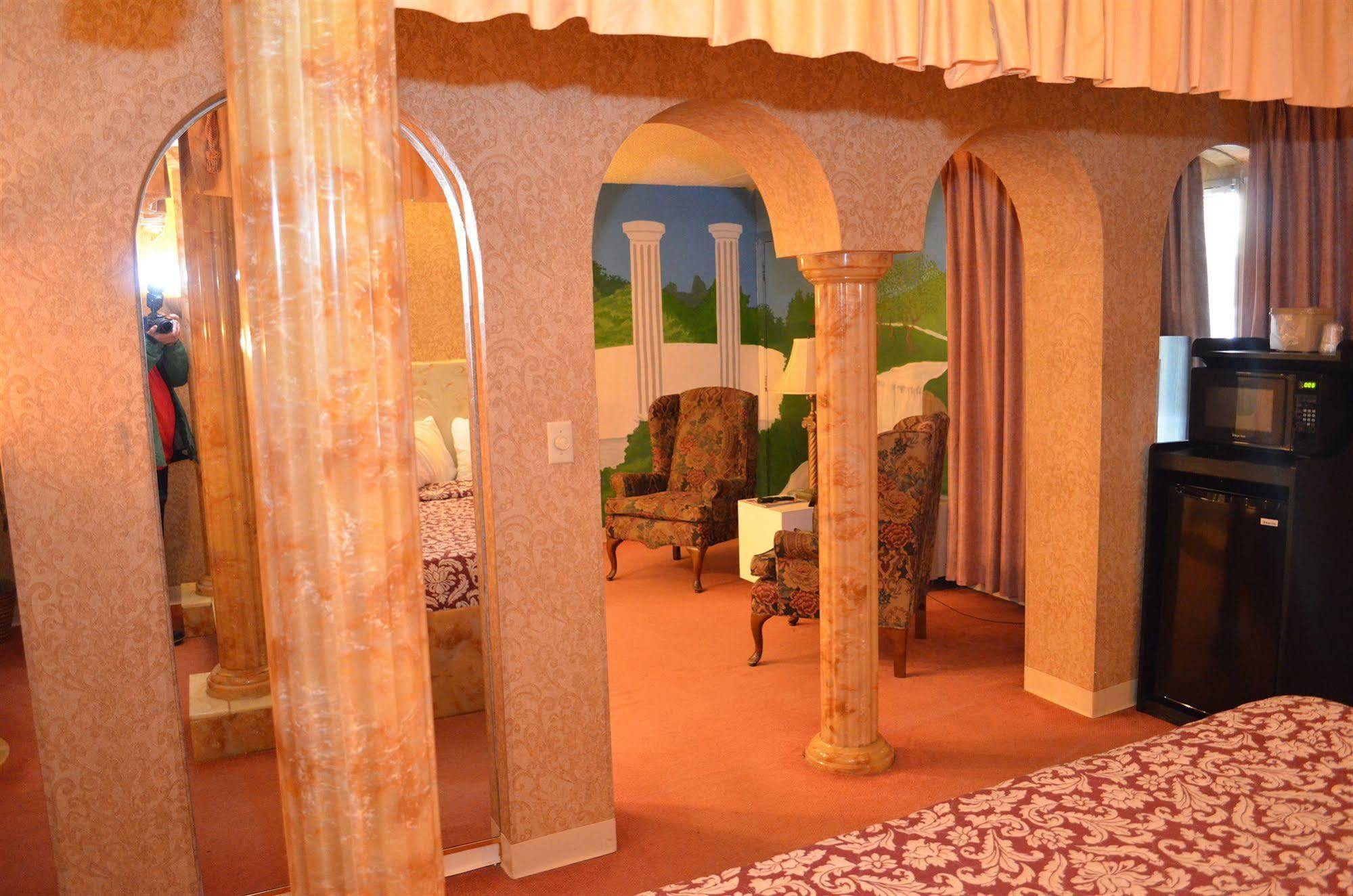 Red Carpet Inn Fanta Suites Hotel Greenwood Dış mekan fotoğraf