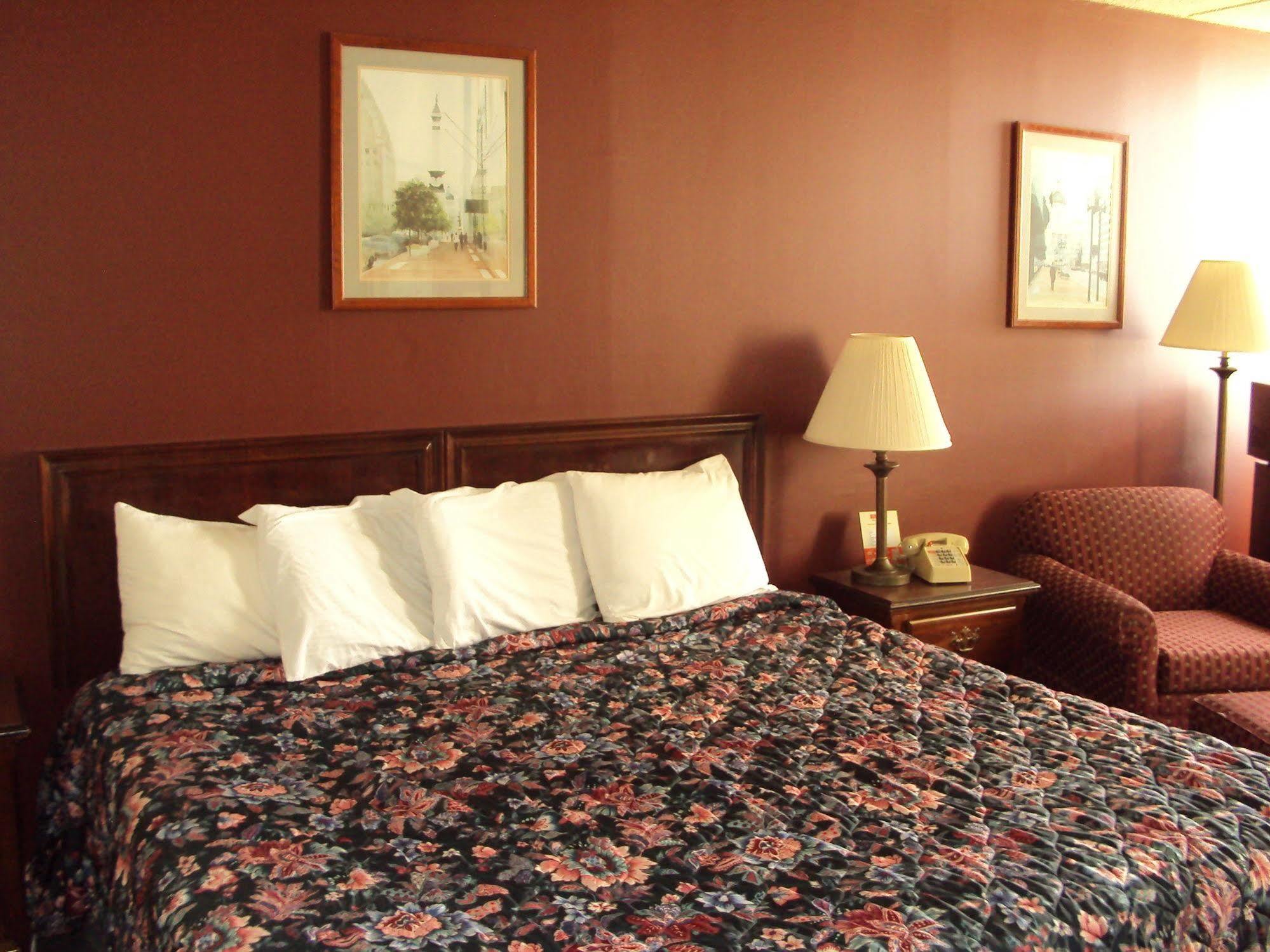 Red Carpet Inn Fanta Suites Hotel Greenwood Dış mekan fotoğraf