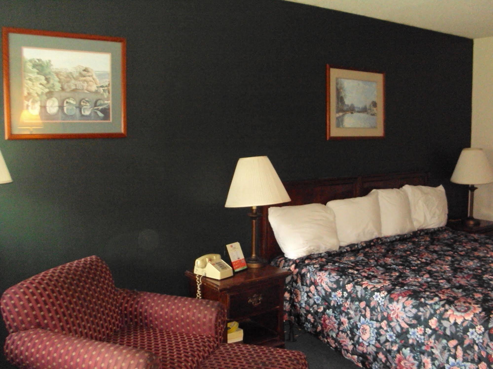 Red Carpet Inn Fanta Suites Hotel Greenwood Dış mekan fotoğraf