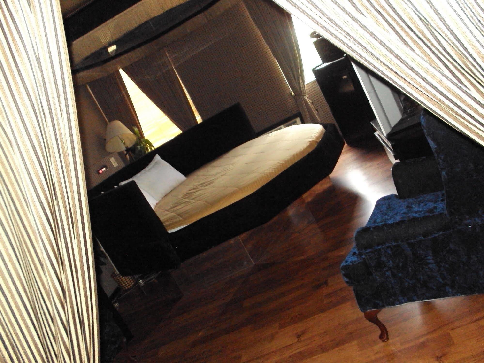 Red Carpet Inn Fanta Suites Hotel Greenwood Dış mekan fotoğraf