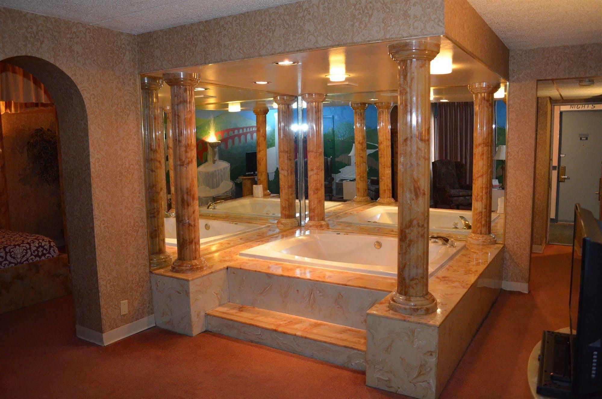 Red Carpet Inn Fanta Suites Hotel Greenwood Dış mekan fotoğraf